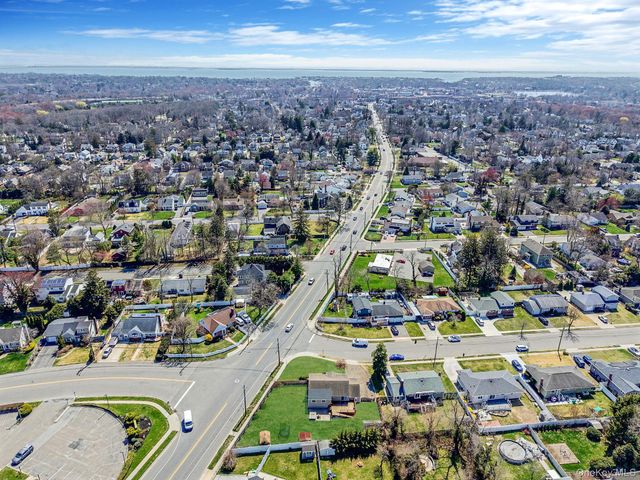33 Hinton Avenue, Babylon, NY 11702