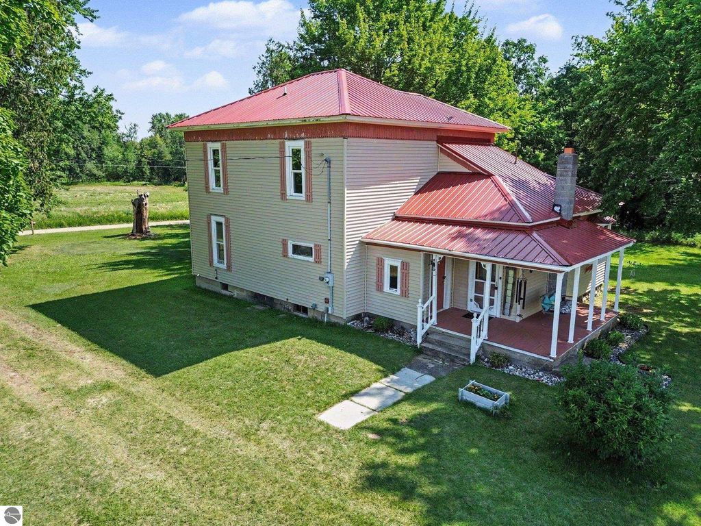 Image 1 of property listing at 3780 E Coe Road, Shepherd, MI 48883