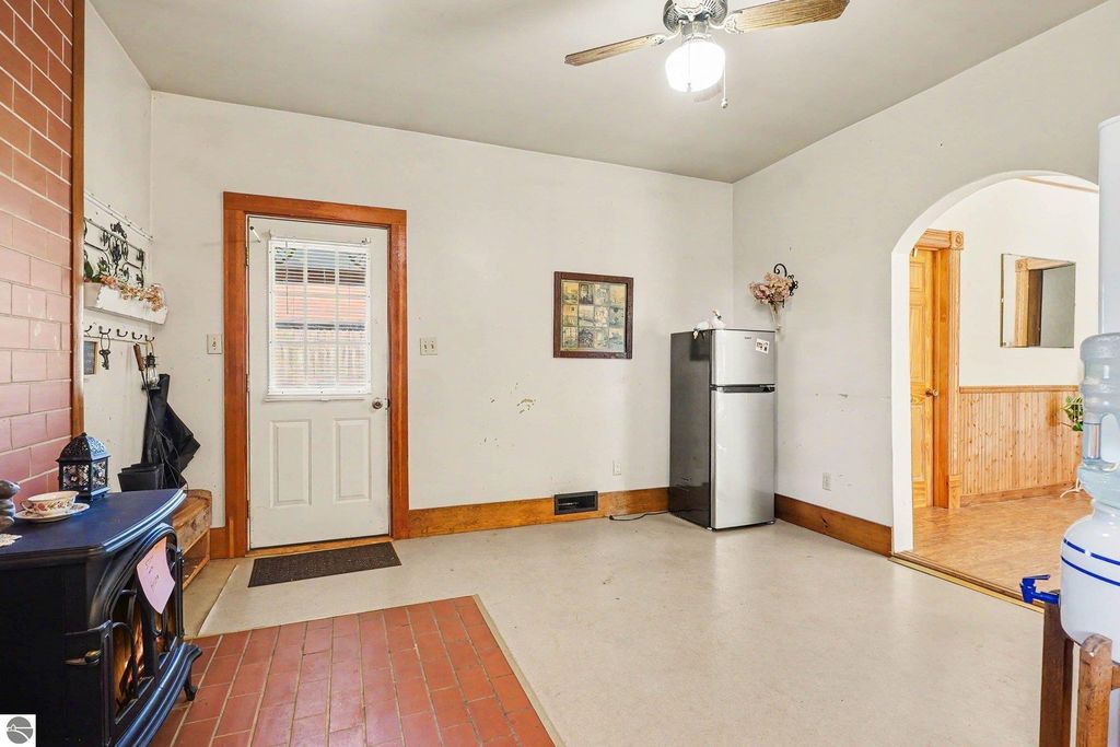 Image 12 of property listing at 3780 E Coe Road, Shepherd, MI 48883