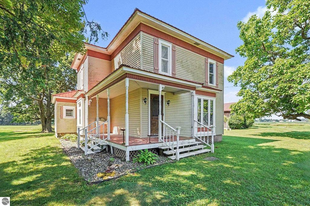 Image 2 of property listing at 3780 E Coe Road, Shepherd, MI 48883