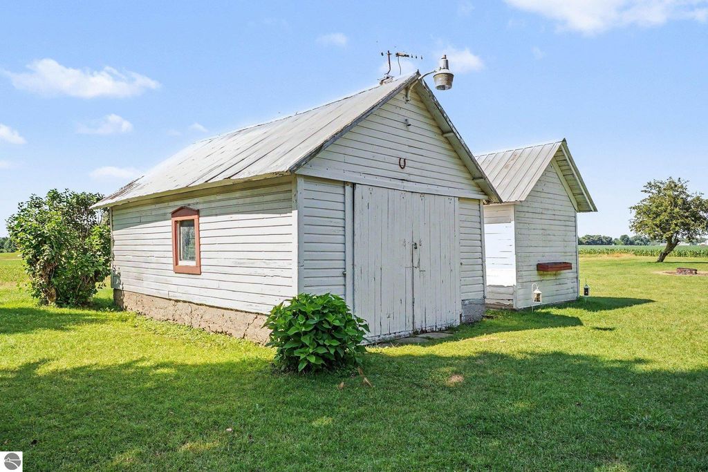 Image 26 of property listing at 3780 E Coe Road, Shepherd, MI 48883