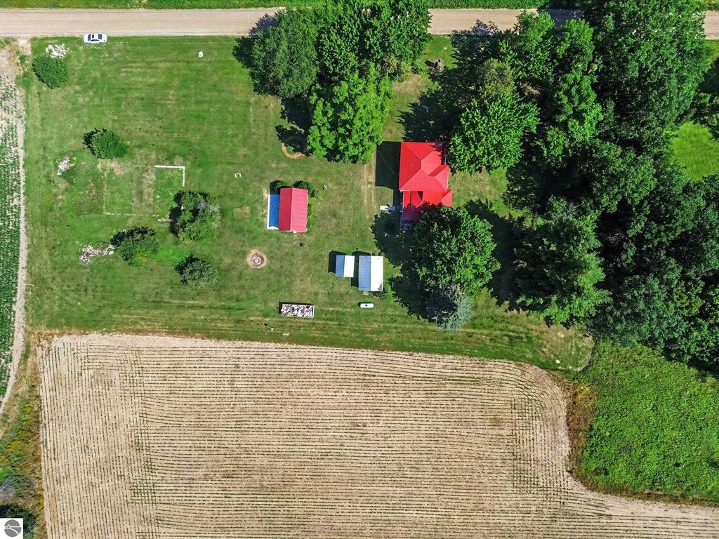 Image 28 of property listing at 3780 E Coe Road, Shepherd, MI 48883