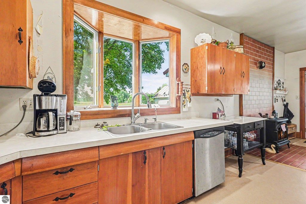 Image 9 of property listing at 3780 E Coe Road, Shepherd, MI 48883