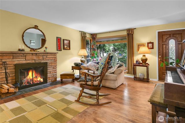 18703 50th Avenue NE, Lake Forest Park, WA 98155