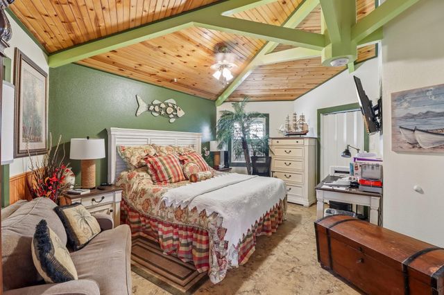 130 Admiral Lane, Freeport, TX 77541