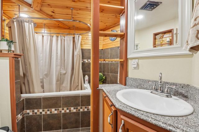 130 Admiral Lane, Freeport, TX 77541