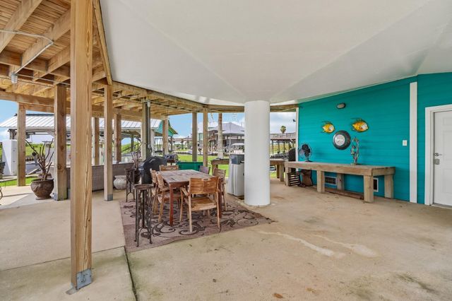 130 Admiral Lane, Freeport, TX 77541