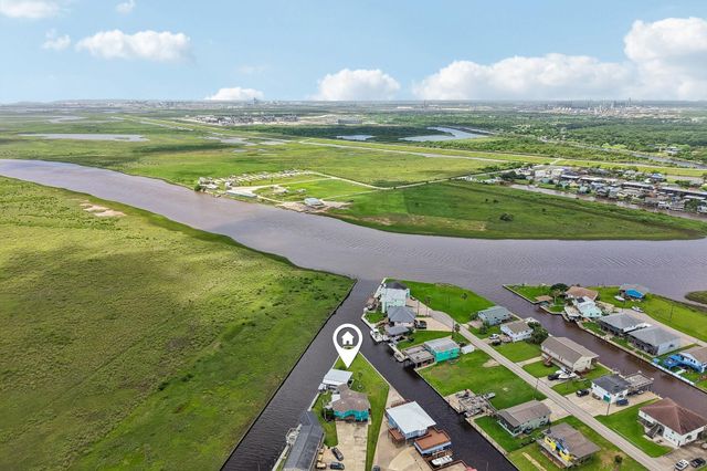 130 Admiral Lane, Freeport, TX 77541