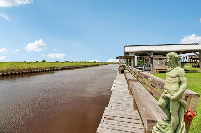 130 Admiral Lane, Freeport, TX 77541