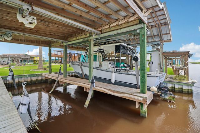 130 Admiral Lane, Freeport, TX 77541