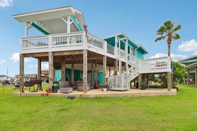 130 Admiral Lane, Freeport, TX 77541