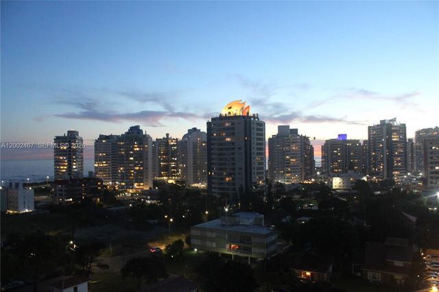 1000 Brickell Plz 1906, Miami, FL 33131