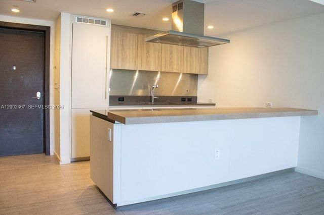 1000 Brickell Plz 1906, Miami, FL 33131