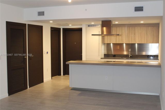 1000 Brickell Plz 1906, Miami, FL 33131