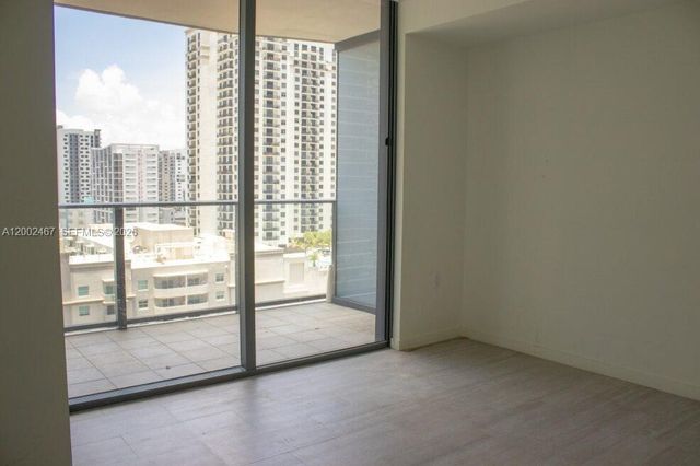 1000 Brickell Plz 1906, Miami, FL 33131