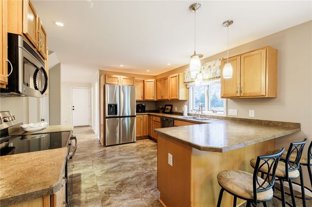 5 Sugarwood Drive, Pittsford, NY 14534