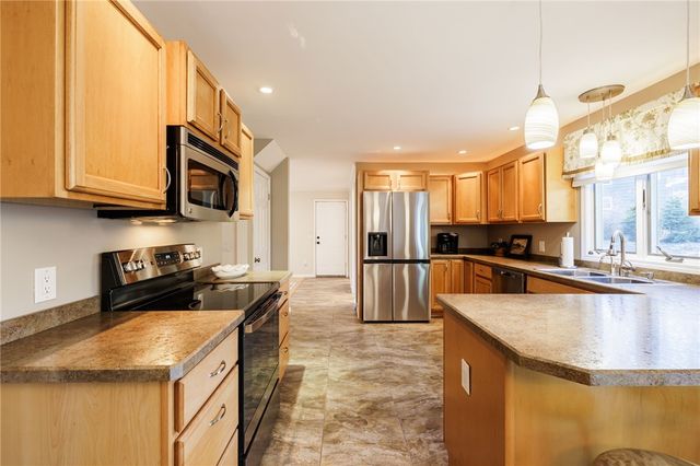 5 Sugarwood Drive, Pittsford, NY 14534