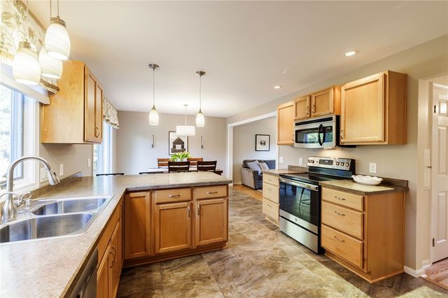 5 Sugarwood Drive, Pittsford, NY 14534