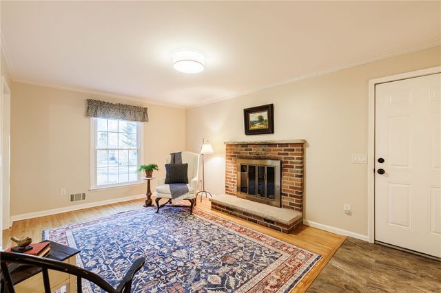 5 Sugarwood Drive, Pittsford, NY 14534