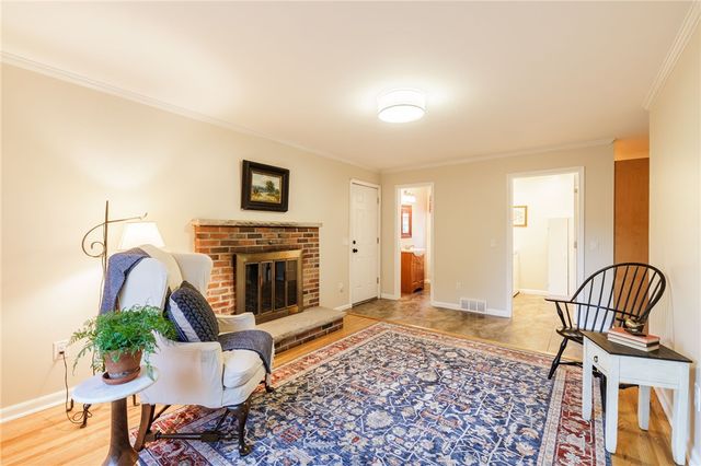 5 Sugarwood Drive, Pittsford, NY 14534