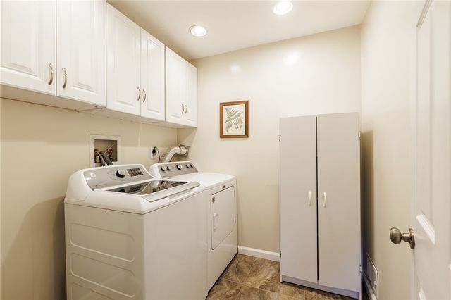 5 Sugarwood Drive, Pittsford, NY 14534