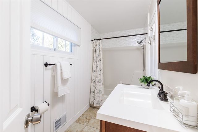 5 Sugarwood Drive, Pittsford, NY 14534