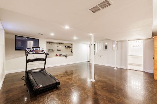 5 Sugarwood Drive, Pittsford, NY 14534