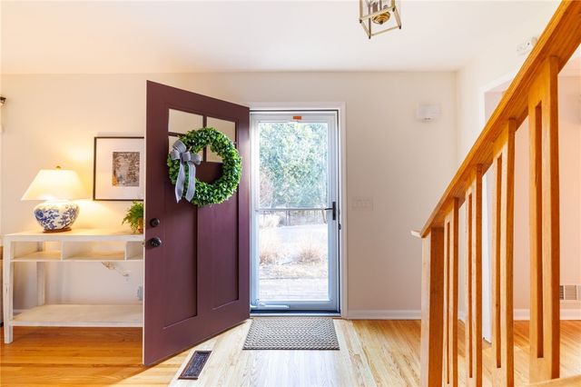 5 Sugarwood Drive, Pittsford, NY 14534