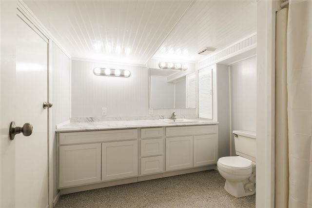 5 Sugarwood Drive, Pittsford, NY 14534