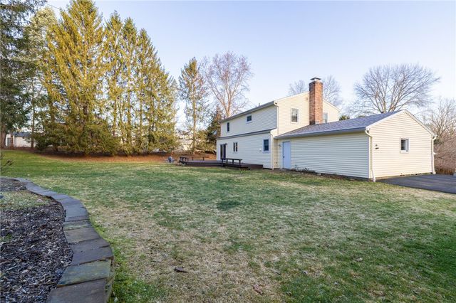 5 Sugarwood Drive, Pittsford, NY 14534