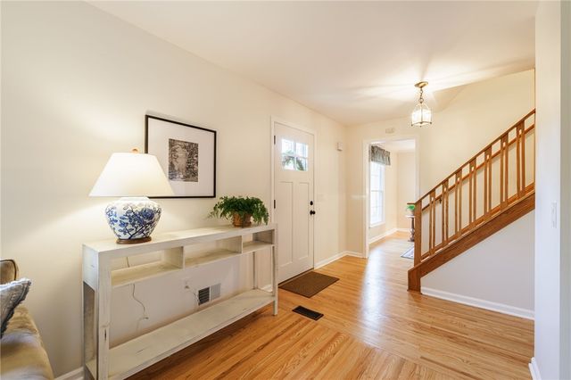 5 Sugarwood Drive, Pittsford, NY 14534