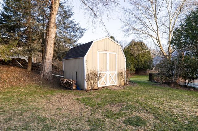 5 Sugarwood Drive, Pittsford, NY 14534