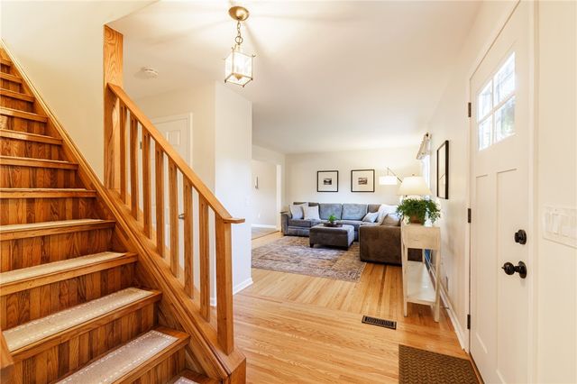 5 Sugarwood Drive, Pittsford, NY 14534