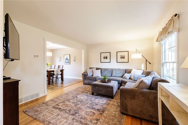 5 Sugarwood Drive, Pittsford, NY 14534