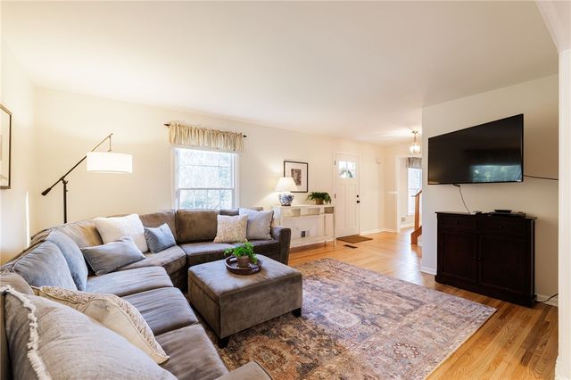 5 Sugarwood Drive, Pittsford, NY 14534