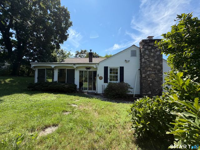 28 Gillette Road, Norwich, CT 06360