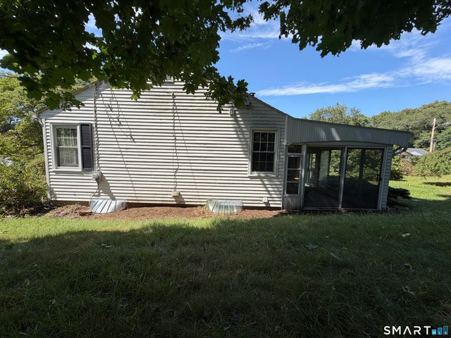 28 Gillette Road, Norwich, CT 06360