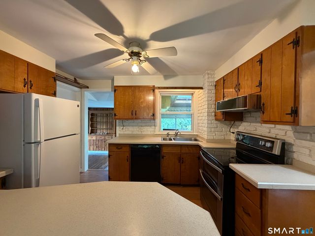 28 Gillette Road, Norwich, CT 06360