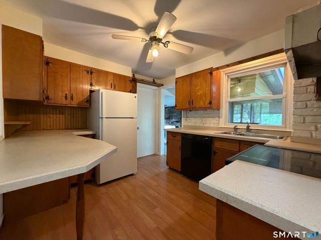 28 Gillette Road, Norwich, CT 06360