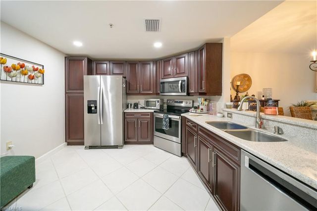 3029 Driftwood WAY 3303, Naples, FL 34109
