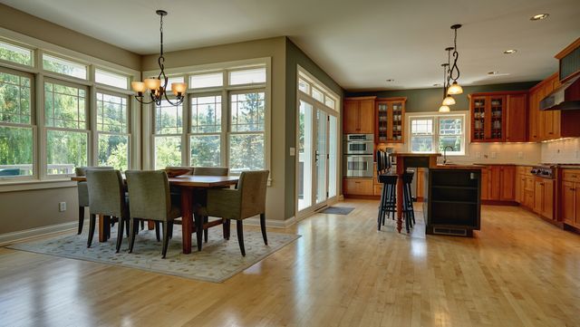 6065 SEAMANS Drive, Shorewood, MN 55331
