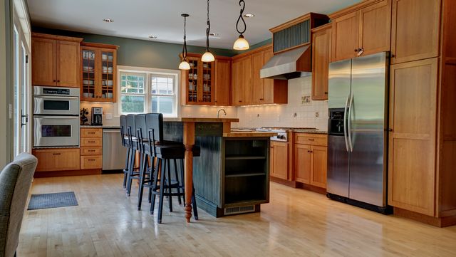 6065 SEAMANS Drive, Shorewood, MN 55331