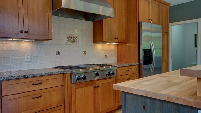 6065 SEAMANS Drive, Shorewood, MN 55331