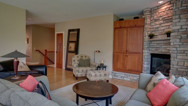 6065 SEAMANS Drive, Shorewood, MN 55331