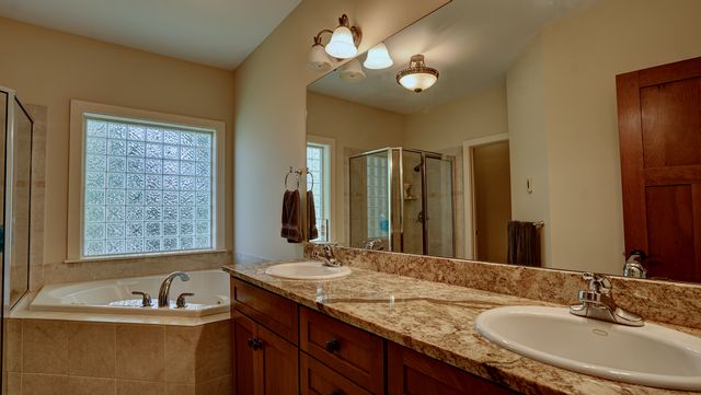 6065 SEAMANS Drive, Shorewood, MN 55331