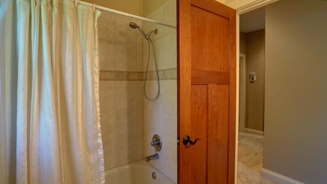 6065 SEAMANS Drive, Shorewood, MN 55331