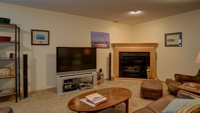 6065 SEAMANS Drive, Shorewood, MN 55331