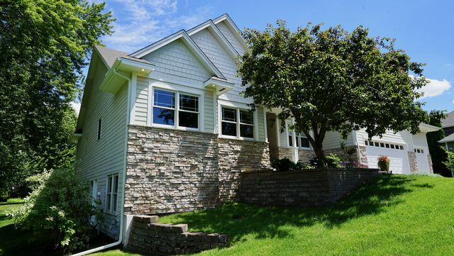 6065 SEAMANS Drive, Shorewood, MN 55331