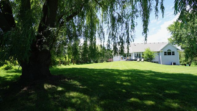 6065 SEAMANS Drive, Shorewood, MN 55331