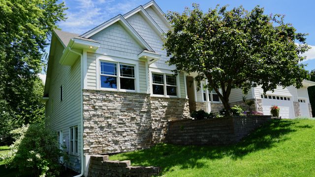 6065 SEAMANS Drive, Shorewood, MN 55331